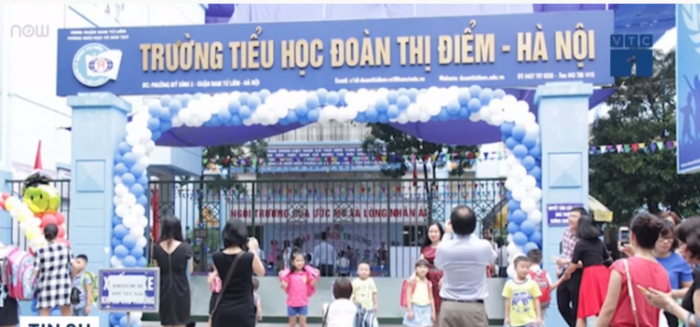 Trường tiểu học ở Hà Nội bỏ quên học sinh lớp 3 trên xe đưa đón