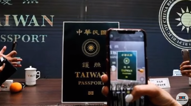 Hộ chiếu mới của Đài Loan (Ảnh chụp màn hình video Indiplus News)