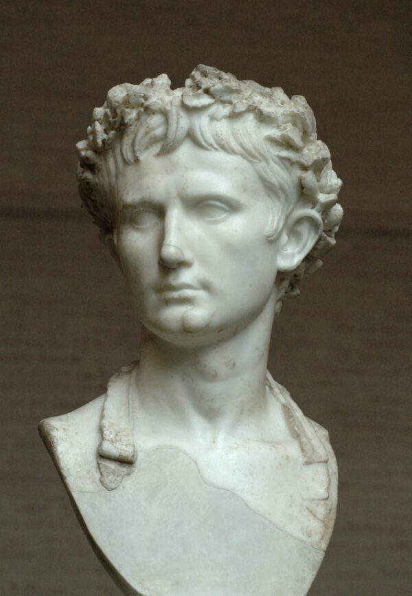 Hoàng đế La Mã Augustus có khẩu hiệu là Festina lente - đừng vội (Ảnh thuộc phạm vi cộng đồng).