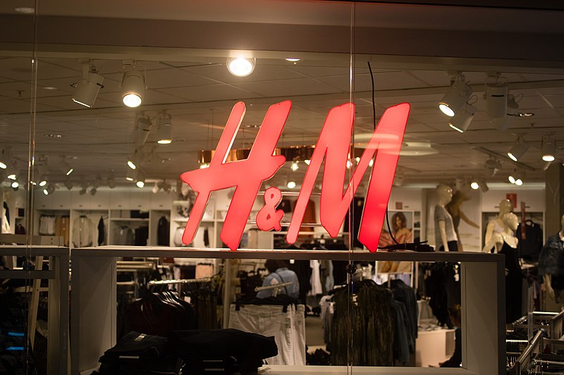 Thụy Điển: Hãng thời trang H&M cắt đứt quan hệ với nhà sản xuất sợi Trung Quốc