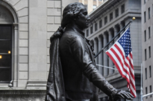 Giá trị tài sản ròng hộ gia đình Mỹ tăng cao kỷ lục trong quý II