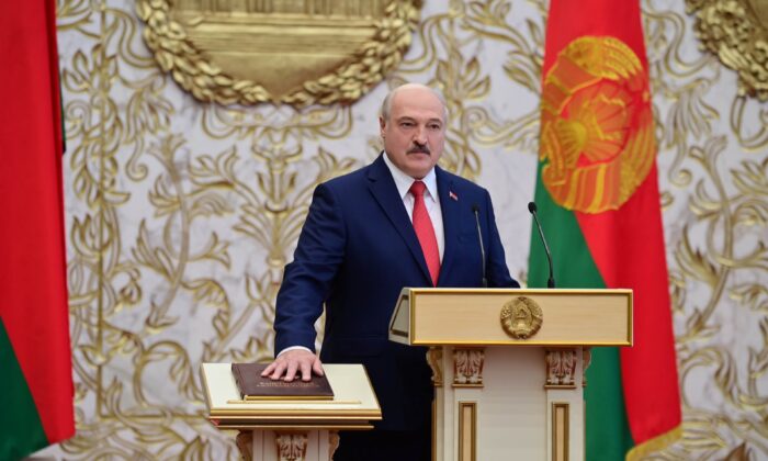 Tổng thống Belarus bất ngờ tuyên thệ nhậm chức