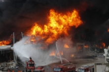 Cháy lớn tại cảng Beirut – công nhân hoảng loạn chạy khỏi hiện trường