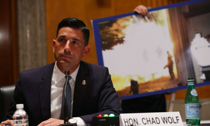 Quyền Bộ trưởng Bộ An ninh Nội địa, Chad Wolf, điều trần trước Ủy ban An ninh Nội địa và Các vấn đề Chính phủ của Thượng viện vào ngày 6 tháng 8 năm 2020. (Ảnh Alex Wong / POOL / AFP / Getty Images)