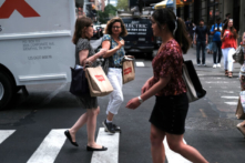 Hoa Kỳ: Chi tiêu tiêu dùng tăng trong tháng 7, tiếp thêm hy vọng cho phục hồi kinh tế