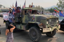 Hàng trăm xe diễu hành ở Los Angeles ủng hộ TT Trump