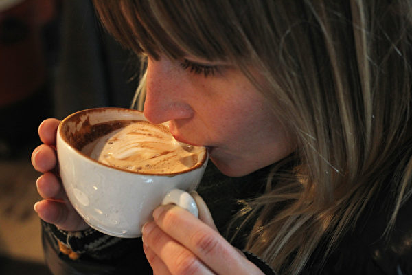 Cách pha chế ly cà phê latte “chuẩn vị
