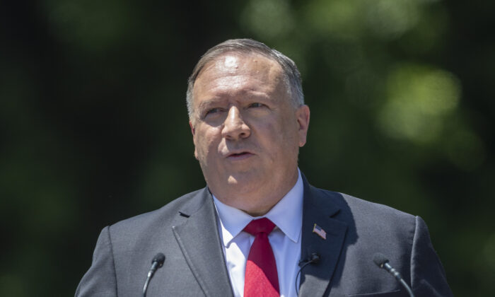 Ngoại trưởng Hoa Kỳ Mike Pompeo có bài phát biểu về Trung Quốc và tương lai của thế giới tự do tại Thư viện Tổng thống Richard Nixon ở Yorba Linda, California, vào ngày 23 tháng 7 năm 2020 (Ảnh: David McNew/Getty qua The Epoch Times)