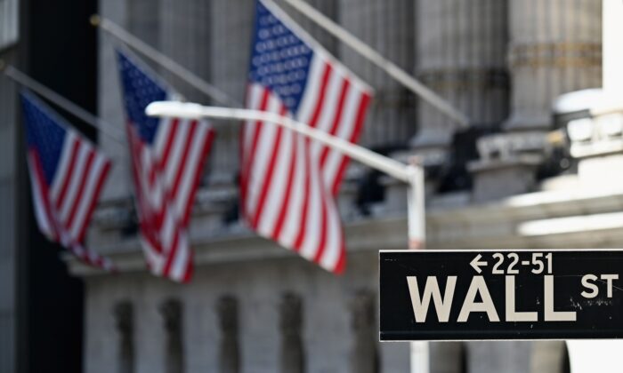 Sở giao dịch chứng khoán New York (NYSE) chụp vào ngày 3/8/2020 tại Wall Street, New York. (Ảnh Angela Weiss/AFP qua Getty Images)