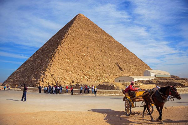 Đại kim tự tháp Giza ở Ai Cập có khả năng tập hợp năng lượng điện từ