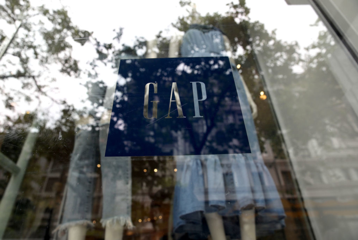 Logo Gap trên cửa sổ một cửa hàng Gap ở San Francisco, California ngày 25/5/2018. (Ảnh Justin Sullivan/Getty Images qua The Epoch Times)