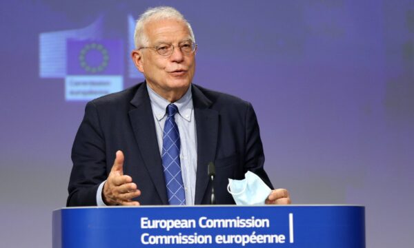 Đại diện Cao cấp của EU về Chính sách Đối ngoại và An ninh Josep Borrell tổ chức một cuộc họp báo tại Brussels, vào ngày 26/5/2020. (Ảnh Pool / Getty Images)