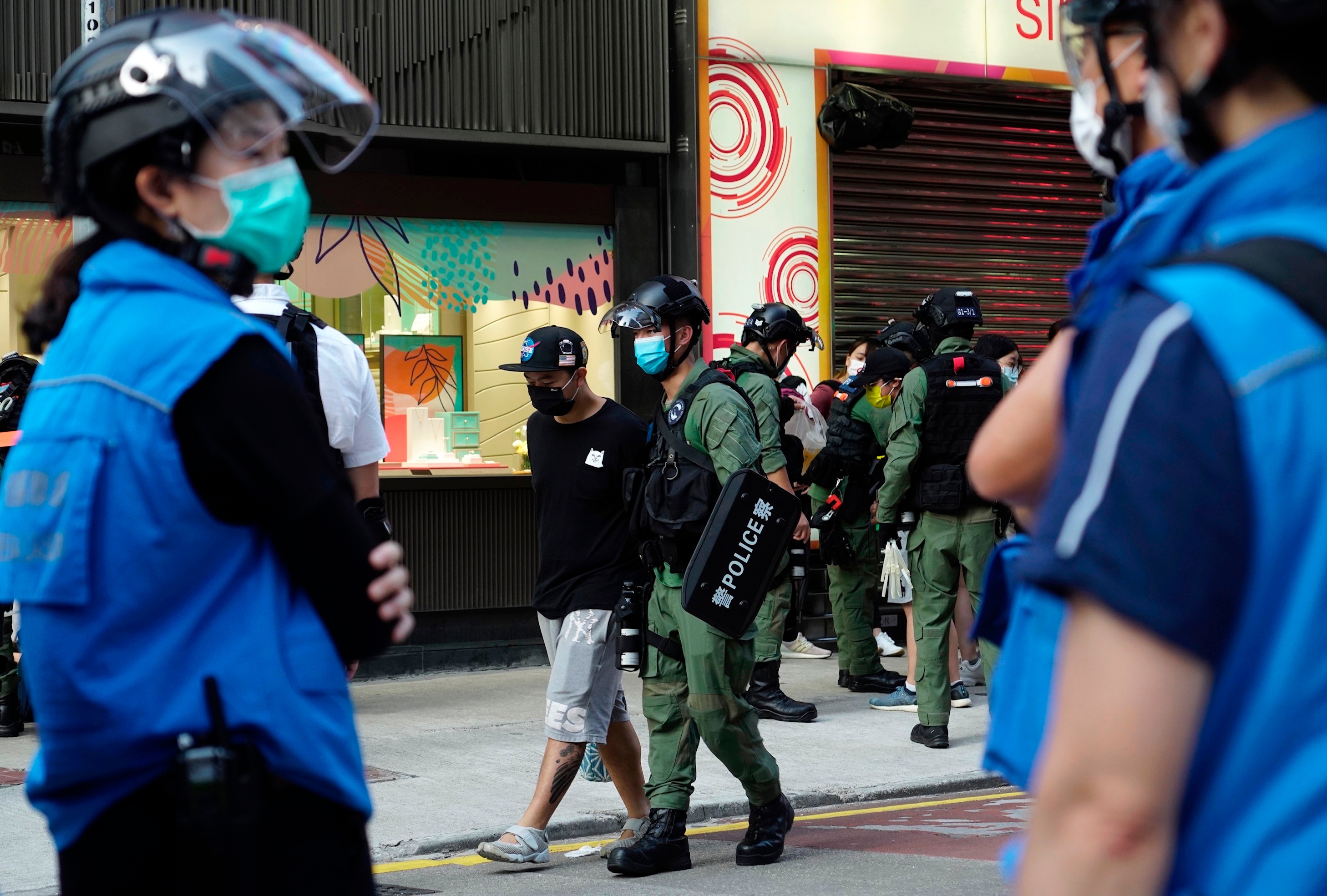 Cảnh sát Hồng Kông bắt giữ 289 người vì biểu tình phản đối việc hoãn bầu cử