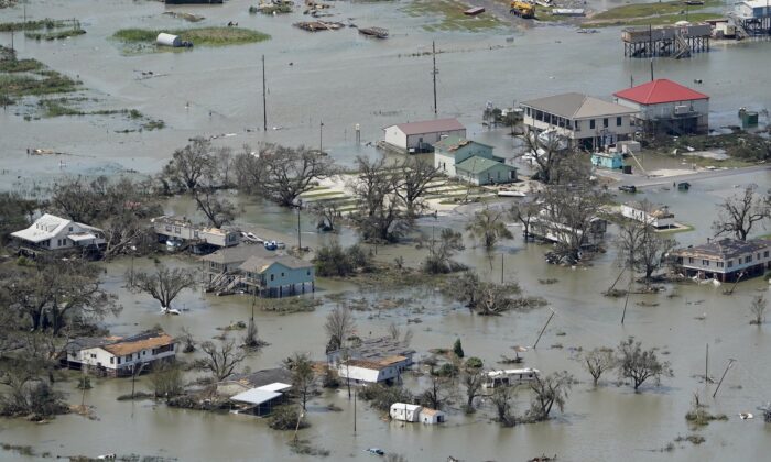 Bão Laura di chuyển về phía Đông, tàn phá nặng nề vùng ven biển Louisiana