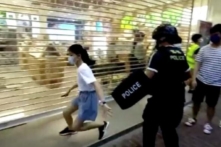 Người Hồng Kông bị sốc khi biết cảnh sát bắt một bé gái 12 tuổi