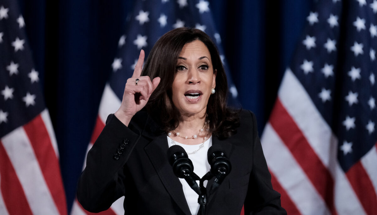 Kamala Harris: Sự can thiệp của Nga có thể khiến Biden phải trả giá đắt cho cuộc bầu cử