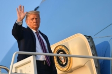 TT Trump tuyên bố những hạn chế mới đối với Cuba, bao gồm cả du lịch và xì gà