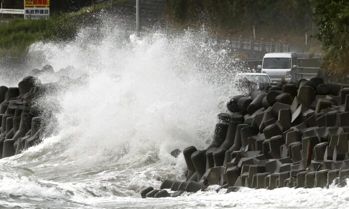 Bão Haishen gây mưa gió mạnh ở miền Nam Nhật Bản