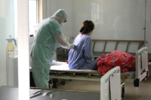 Cô gái Hà Nội dương tính với virus Vũ Hán khi sang Pháp