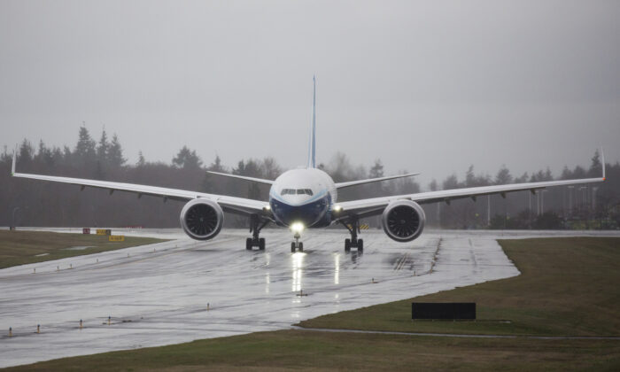 Một chiếc máy bay Boeing tại Cánh đồng Paine ở Everett, Wash. Vào ngày 24 tháng 1 năm 2020. (Ảnh: Jason Redmond / AFP/Getty/ qua The Epoch Times)