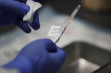 Nhà Trắng: 100 triệu liều vaccine virus Vũ Hán có thể sẵn sàng vào tháng 10