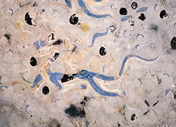 Tiên nhân cưỡi rồng, bích họa trong hang đá Mạch Tích Sơn triều đại Bắc Ngụy. (Ảnh: Phạm vi công cộng qua Epoch Times)