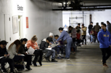 Hoa Kỳ: Các yêu cầu trợ cấp thất nghiệp ổn định ở mức 884,000, thị trường lao động vẫn chật vật