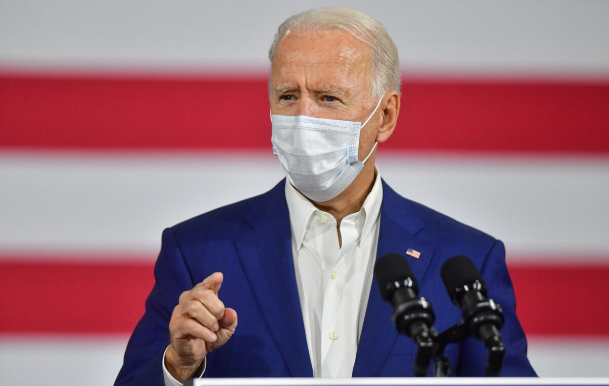 Ứng cử viên tổng thống của Đảng Dân Chủ và cựu Phó Tổng thống Joe Biden phát biểu trong một bài diễn văn tranh cử ở Manitowoc, Wisconsin, ngày 21/9/2020. (Ảnh: Mark Makela/Reuters)