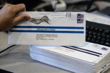 Tìm thấy người ném phiếu bầu cho TT Trump vào thùng rác