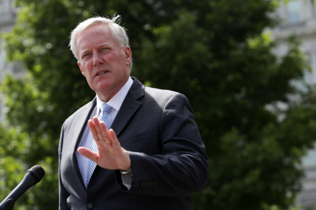 Chánh văn phòng Tòa Bạch Ốc Mark Meadows nói chuyện với cơ quan báo chí bên ngoài Nhà Trắng, Washington vào ngày 28 tháng 8 năm 2020. (Ảnh: Alex Wong / Getty Images