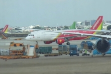 Tin Việt Nam tổng hợp: Thay đổi việc ‘mở cửa’ đường hàng không quốc tế vào phút chót