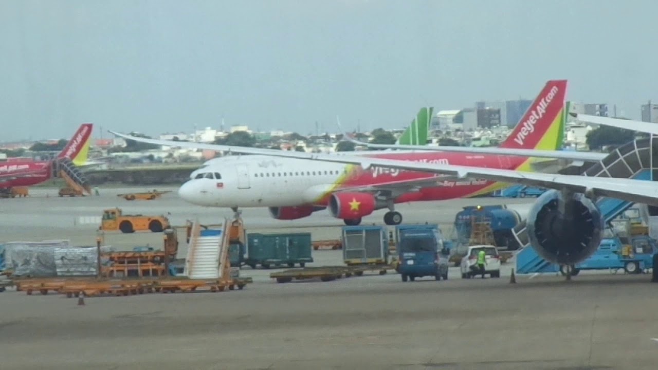 Tin Việt Nam tổng hợp: Thay đổi việc ‘mở cửa’ đường hàng không quốc tế vào phút chót