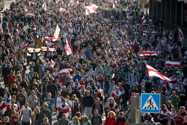 100,000 người tham gia tuần hành, đánh dấu tuần thứ 7 biểu tình ở Belarus