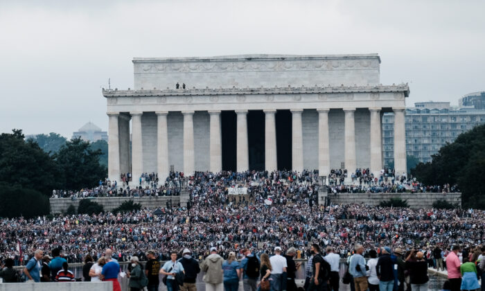 Hàng ngàn người tuần hành ở Washington để cầu nguyện và ủng hộ TT Trump