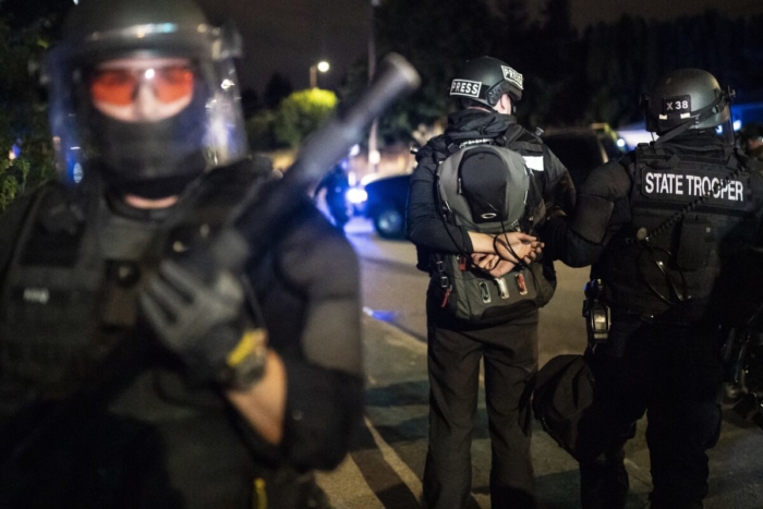 Thống đốc tiểu bang Oregon điều cảnh sát trở lại Portland để dẹp bỏ bạo loạn