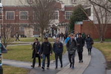 TT Trump đang xem xét các hành động ngăn chặn Trung Cộng trộm cắp nghiên cứu của Mỹ