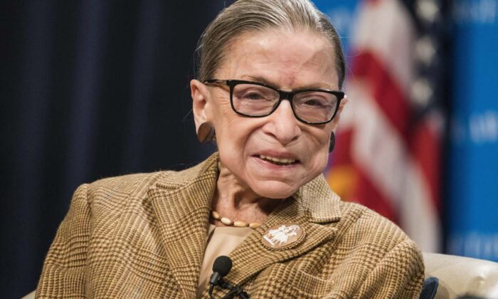 Thẩm phán Ruth Bader Ginsburg qua đời vì ung thư ở tuổi 87