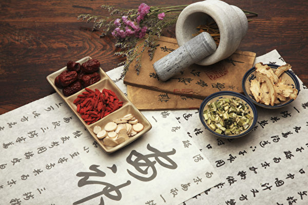 Lịch sử Trung Quốc đã nhiều lần trải qua ôn dịch và Trung Y tất nhiên đóng một vai trò rất quan trọng. Đối với viêm phổi Vũ Hán, Trung Y ứng phó như thế nào? (Ảnh: Shutterstock)