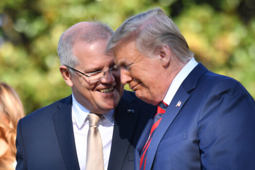 Tổng thống Hoa Kỳ Donald Trump và Thủ tướng Úc Scott Morrison trong một buổi chào đón theo nghi thức trên bãi cỏ phía nam của Tòa Bạch Ốc ở Washington, Hoa Kỳ, ngày 20/9/2019. (Ảnh AAP Image/ Mick Tsikas)