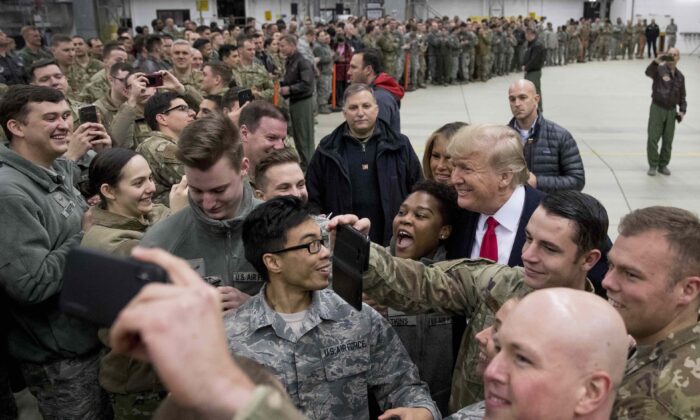 Gần 700 cựu chiến binh Hoa Kỳ cùng viết thư ủng hộ TT Trump