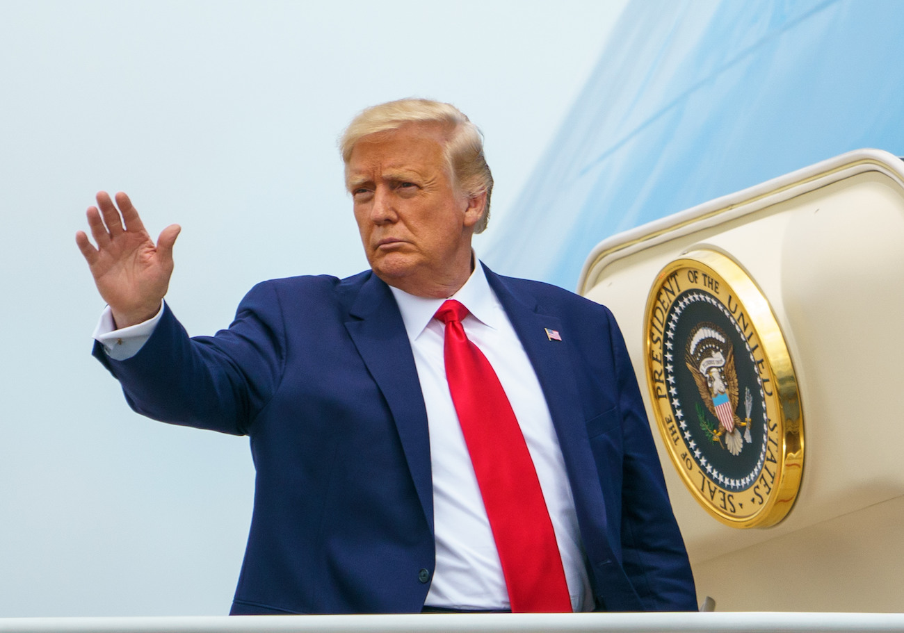 Tổng thống Donald Trump lên Không Lực Một trước khi khởi hành từ Căn cứ Không quân Andrews ở Maryland vào ngày 2/9/2020. (Ảnh: Mandel Ngan/AFP /Getty/The Epoch Times)