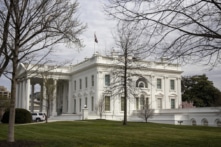 Cụm dịch tại Nhà Trắng tiếp tục lan rộng, Bộ trưởng Tư pháp Mỹ tự cách ly