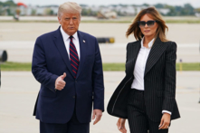 Tổng thống Trump bị nhiễm dịch, Trung Quốc cưỡi hổ khó xuống