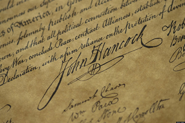 Chữ ký của John Hancock trên bản tuyên ngôn độc lập. (Hình ảnh công cộng)