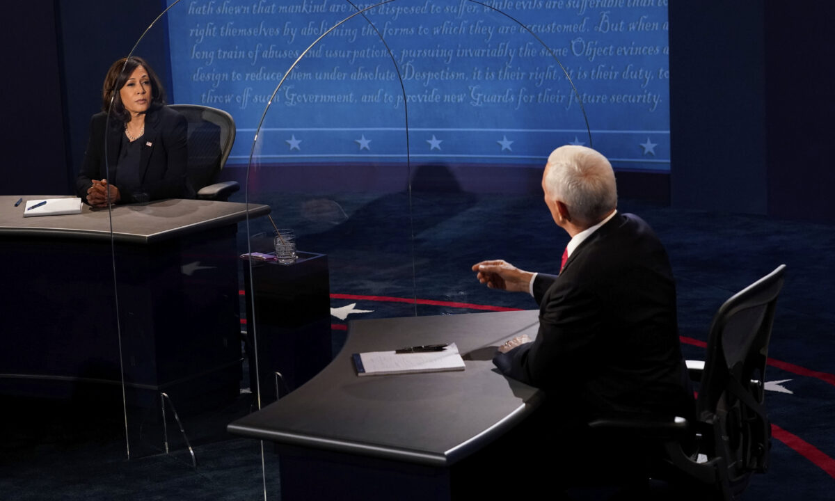 Cuộc tranh luận giữa ông Pence và bà Harris tập trung quanh các vấn đề chính sách
