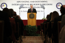 Ngoại trưởng Mỹ rút ngắn chuyến thăm châu Á, tiếp tục gây sức ép lên Bắc Kinh