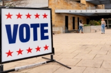 Thẩm phán ra lệnh bang Texas cho bỏ phiếu trực tuyến khi gia hạn giấy phép lái xe