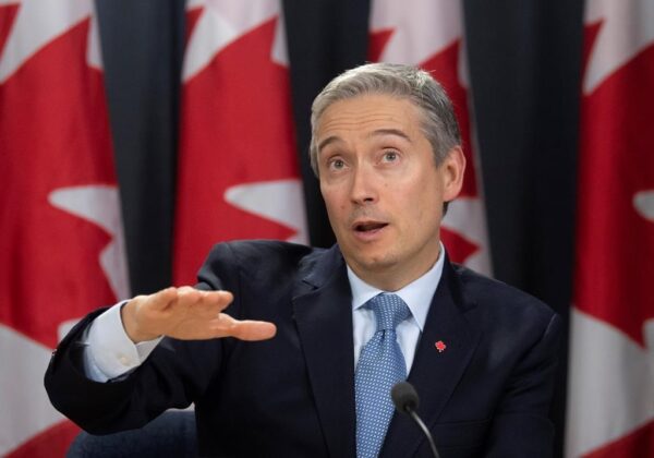 Bộ trưởng Ngoại giao Francois-Philippe Champagne tại Ottawa vào ngày 3 tháng 2 năm 2020. (Ảnh The Canadian Press / Adrian Wyld)