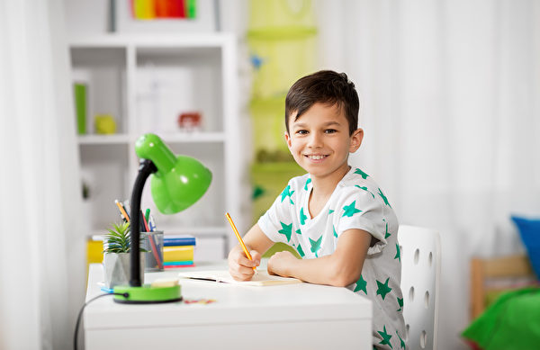 Các chuyên gia gợi ý 8 cách giúp con trẻ tự học tại nhà