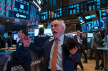 Thị trường chứng khoán tăng cao khi TT Trump trở lại Nhà Trắng